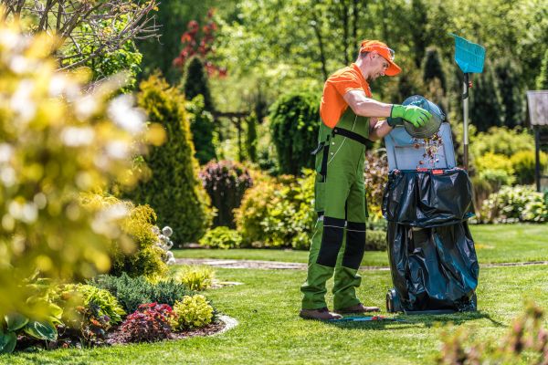 Lawn Cleaning Service in Sandy